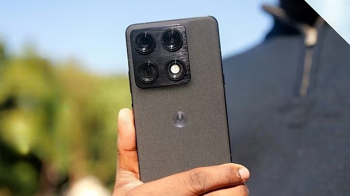 Motorola Signature Gets an Unexpected Price Hike to €1,300 in Finland