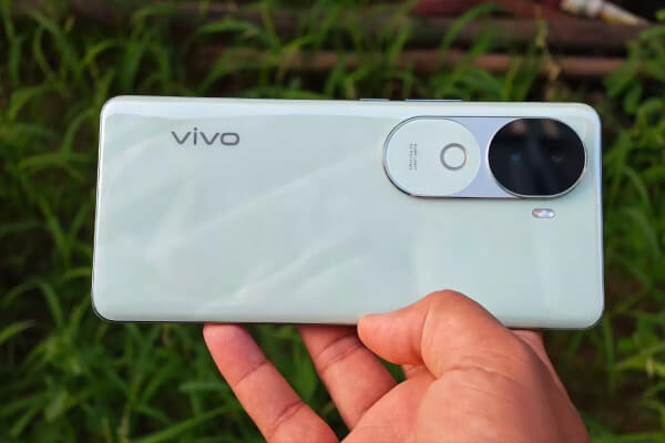 Design and Build Quality of vivo v40e