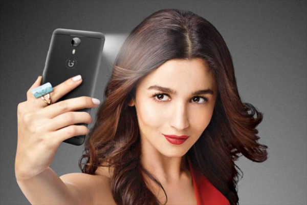 Smartphone brand used by Alia Bhat - Samsung/Gionee