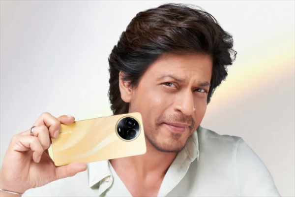 Smartphone Brands Used By Shah Rukh Khan – Realme