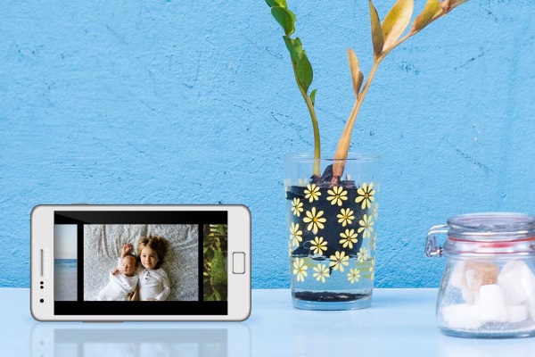 Use It as a Digital Photo Frame - Uses for an Old Smartphone