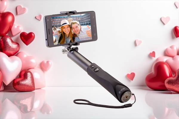 Valentine's Day Tech Gift Ideas: Selfie Phone